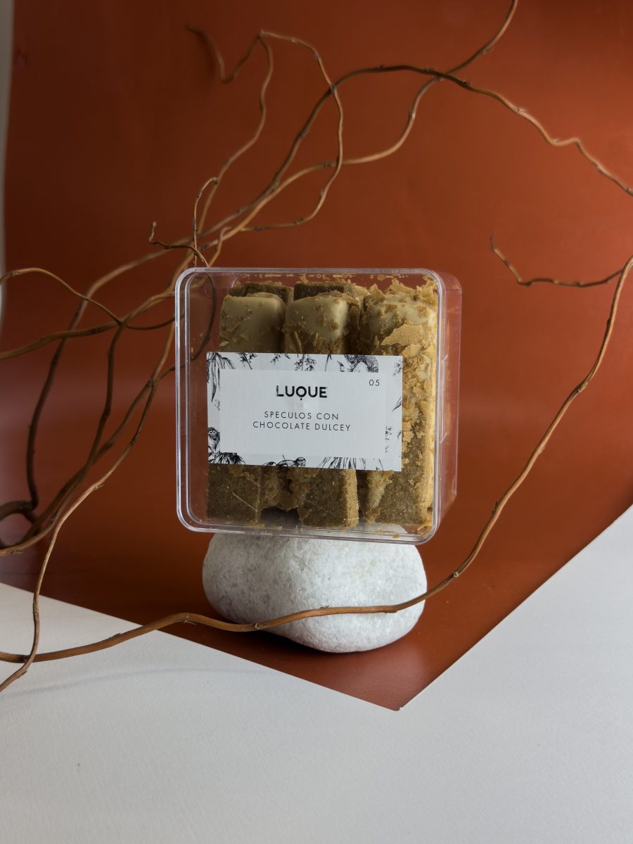 Galleta speculoos con chocolate gold y barquillo