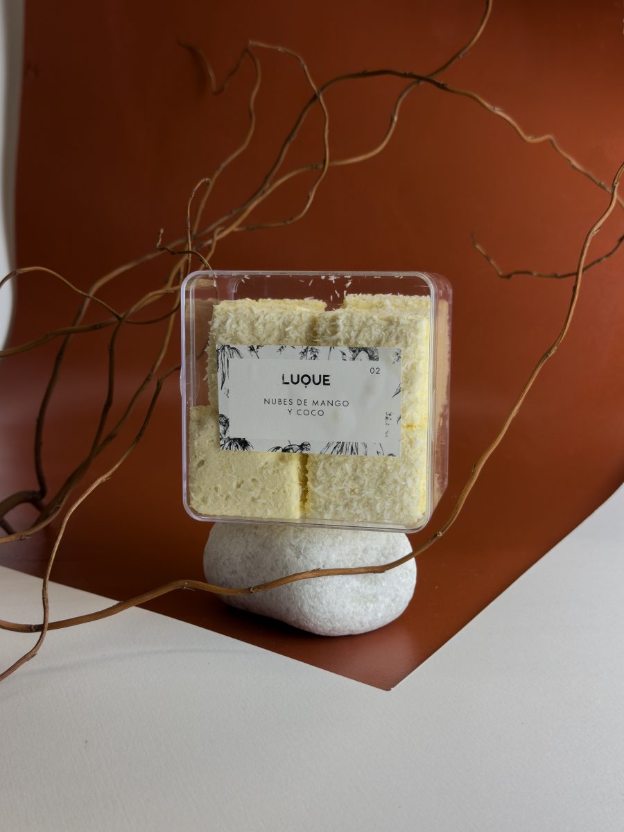 Nubes esponjosas de mango y coco rallado